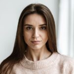 Portrait young business woman