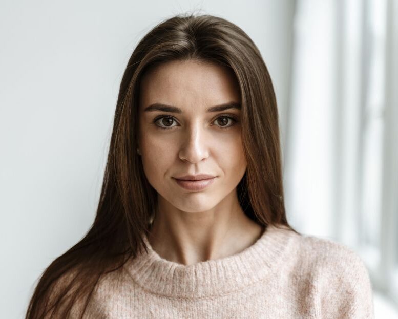 Portrait young business woman